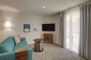 Suite, 2 Queen Beds, Accessible (Mobility/Hearing Shower Two Bedrooms)