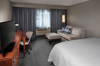 Room, 1 King Bed, Hearing Accessible (Accessible Bathtub)