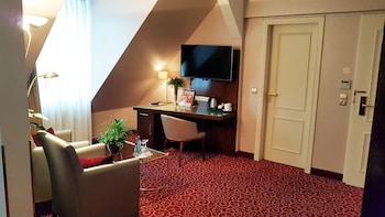Standard Apartment, 1 Twin Bed, Kitchen (Dining Table)