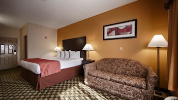 Standard Room, 1 King Bed, Non Smoking, Refrigerator & Microwave