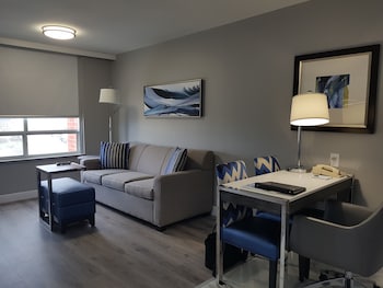 Suite, 1 King Bed, Accessible, Bathtub
