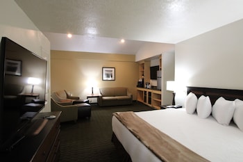 Executive Suite, 1 King Bed with Sofa bed, Jetted Tub (Executive Suite Jetted Tub)