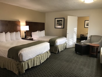 Deluxe Room, 2 Queen Beds (2 Queen Beds Adjoining Room)