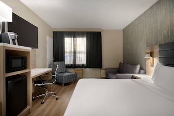 Room, 1 King Bed, Non Smoking, Refrigerator & Microwave