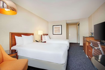 2 Double Beds