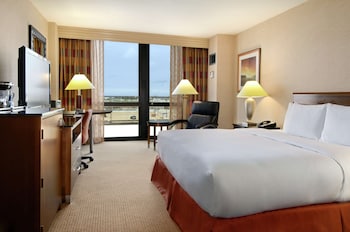 Room, 1 King Bed, Accessible, Bathtub (Runway)