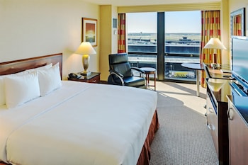 Room, 1 King Bed, Accessible, Bathtub (Runway)