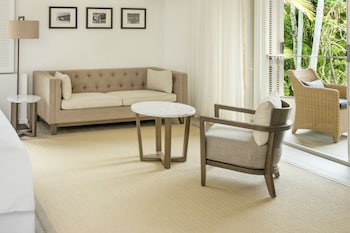 Studio, 1 King Bed, Garden View