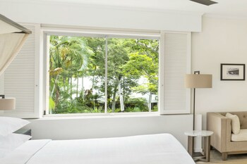 Studio, 1 King Bed, Garden View