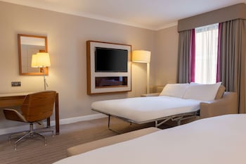 Deluxe Room, 1 King Bed with Sofa bed