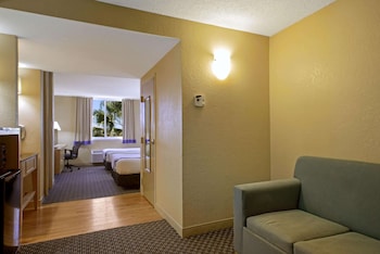 Suite, 1 Bedroom, Non Smoking (2 Full Beds)