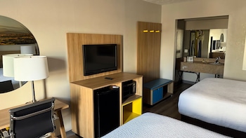 Standard Room, 2 Queen Beds, Smoking