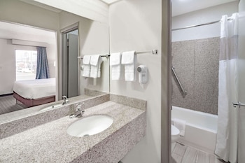 Standard Room, 1 King Bed, Accessible