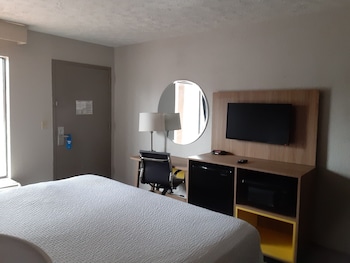Standard Room, 1 King Bed