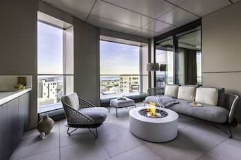Suite (Chairman, Pinnacle Tower)