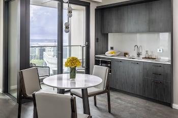Club Executive Suite - Pinnacle Tower