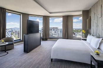 Suite (Chairman, Pinnacle Tower)