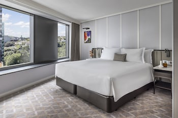 Premier Room, 1 King Bed (Pinnacle Tower, Accessible)