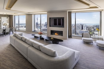 Suite (Chairman, Pinnacle Tower)