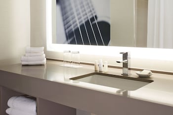 Club Room, 1 King Bed