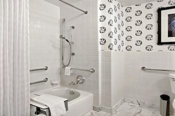 Premium Room, 2 Double Beds, Accessible, Bathtub