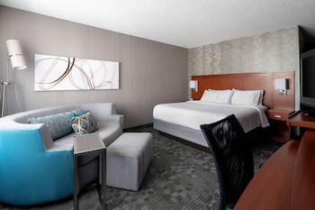 Deluxe Room, 1 King Bed with Sofa bed, Pool View