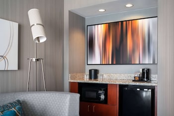 Suite, 1 Queen Bed with Sofa bed (One Bedroom)