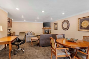 Suite, 1 King Bed, Hot Tub