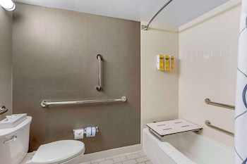 Standard Room, 2 Queen Beds, Accessible, Bathtub