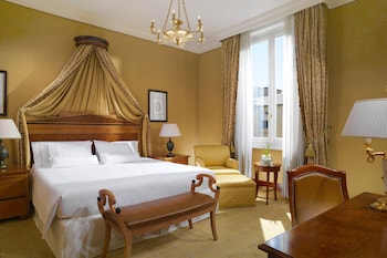 Grand Room, 1 King Bed