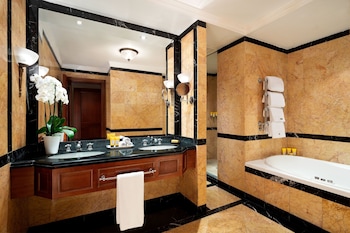 Suite, 1 King Bed