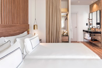 The Level Suite with Terrace (2+2)