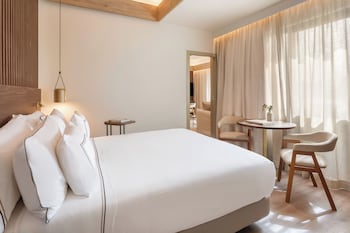 Suite, 2 Bedrooms (Master Suite The Level)