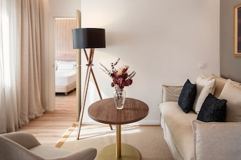 The Level Suite with Terrace (2+2)
