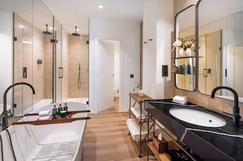Junior Suite, Connecting Rooms (The Level 4+2)