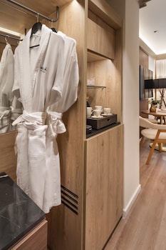 The Level, Room