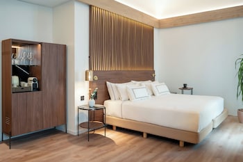 Junior Suite, Connecting Rooms (The Level 4+2)