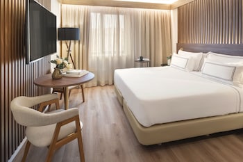 Suite, 2 Bedrooms (Master Suite The Level)