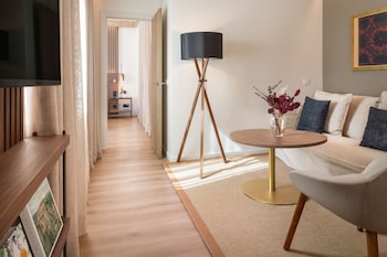 The Level Suite with Terrace (2+2)