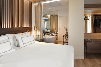 Suite, 2 Bedrooms (Master Suite The Level)