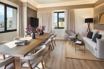 Suite, 2 Bedrooms (Master Suite The Level)