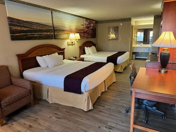 Room, Multiple Beds, Non Smoking (2 King beds)