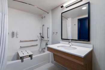 Room, 1 King Bed, Accessible, Bathtub (Mobility)