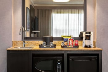 Premium Suite, 1 King Bed, Non Smoking, Corner