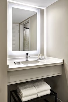 Room, 2 Queen Beds (Mobility/Hearing Access, Roll-In Shwr)