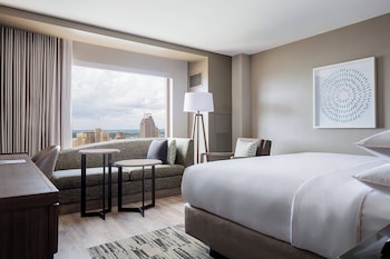 Room, 1 King Bed (Mobility Accessible, Tub)