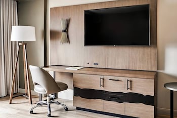 Room, 2 Queen Beds (Mobility/Hearing Access, Roll-In Shwr)