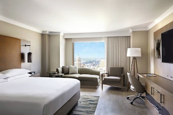 Room, 1 King Bed (Mobility Accessible, Tub)