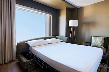 Room, 1 King Bed (Mobility Accessible, Tub)