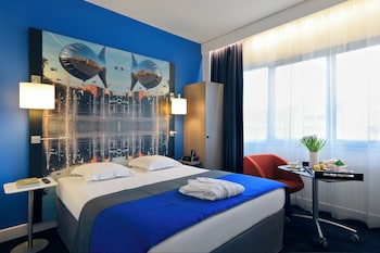 Classic Room, 1 Queen Bed, Garden View